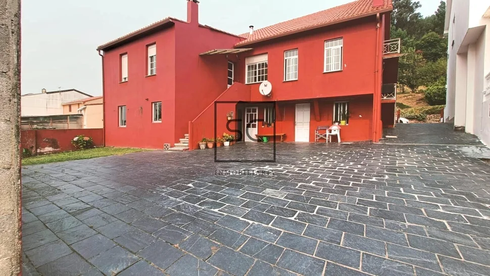 Casa adosada con tres plantas en a mourela, neda