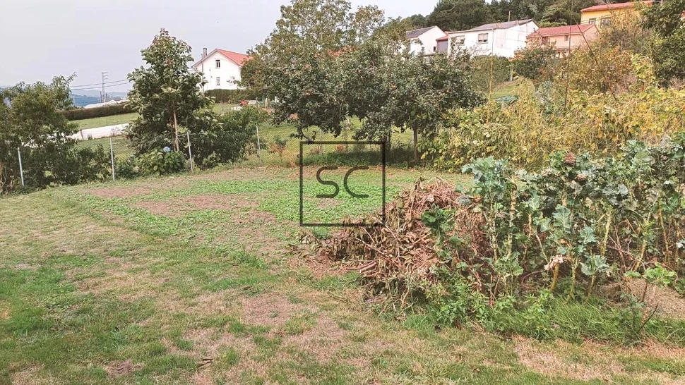 Casa adosada con tres plantas en a mourela, neda