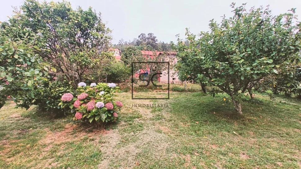 Casa adosada con tres plantas en a mourela, neda