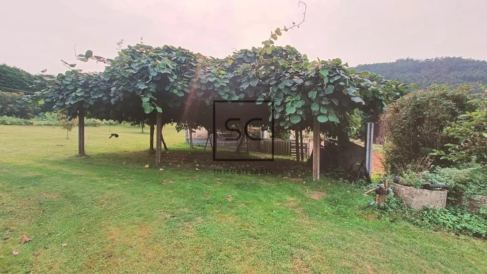 Casa adosada con tres plantas en a mourela, neda
