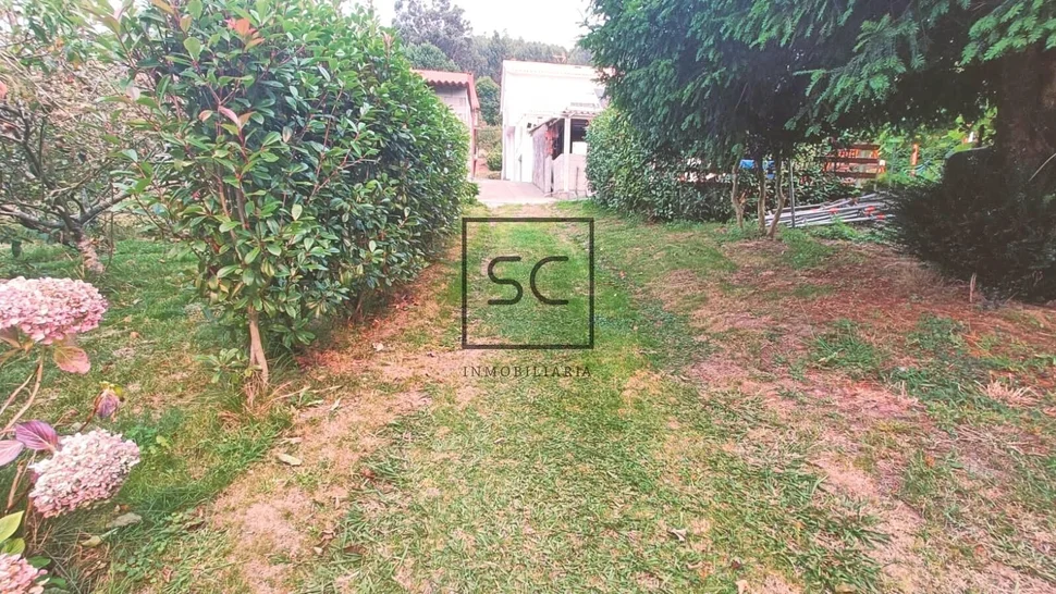 Casa adosada con tres plantas en a mourela, neda