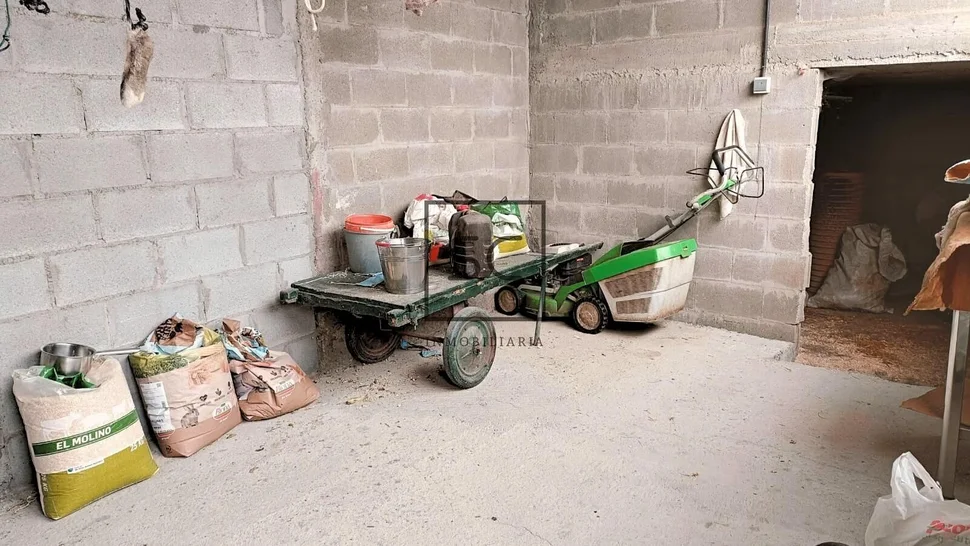 Casa adosada con tres plantas en a mourela, neda