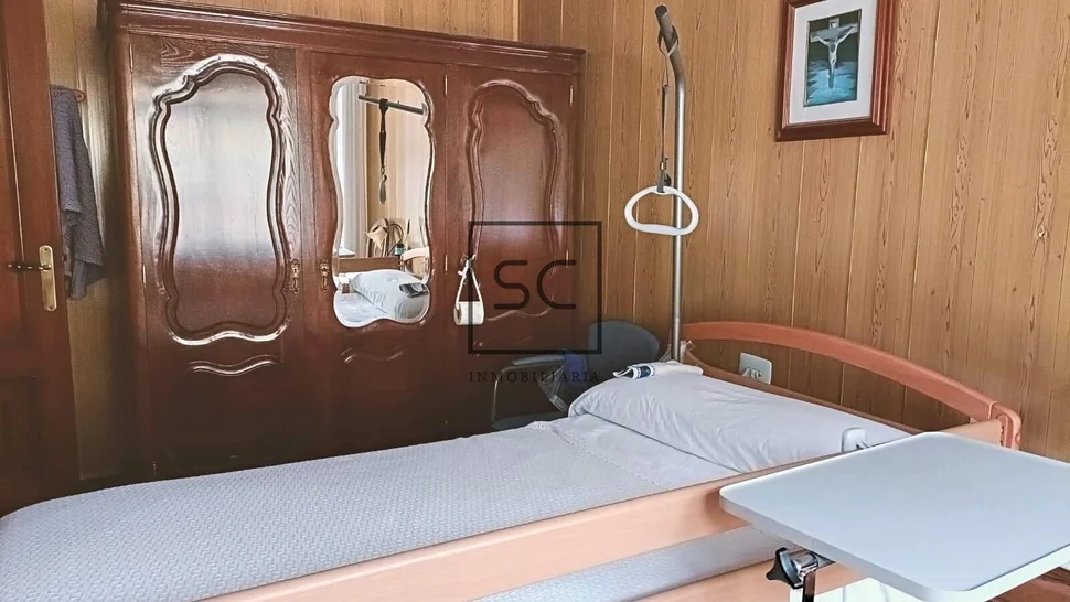 Casa adosada con tres plantas en a mourela, neda