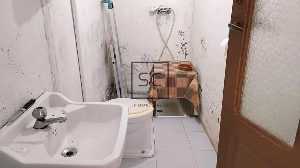 Casa adosada con tres plantas en a mourela, neda