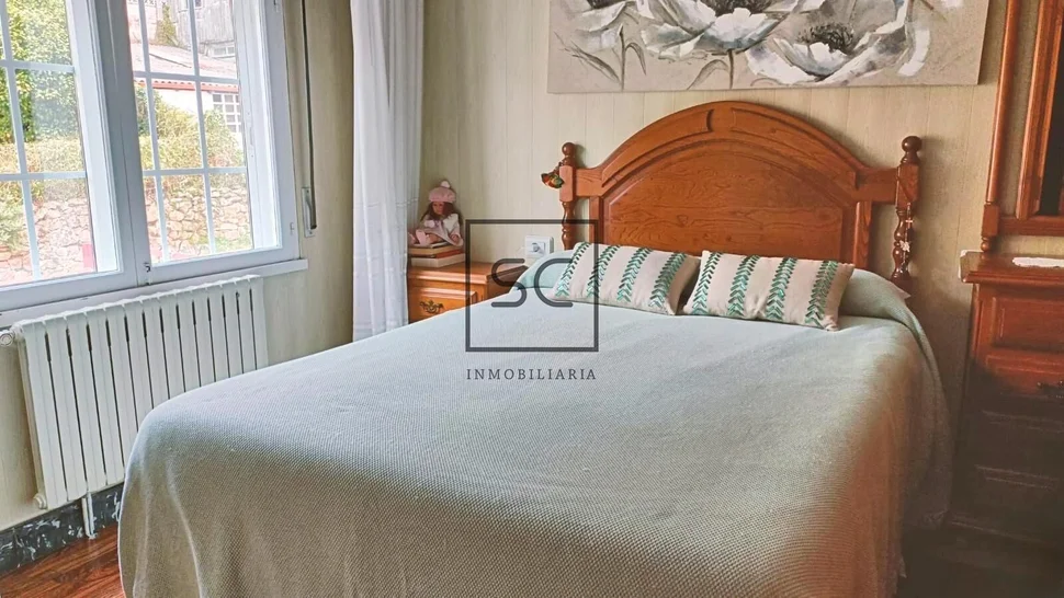 Casa adosada con tres plantas en a mourela, neda