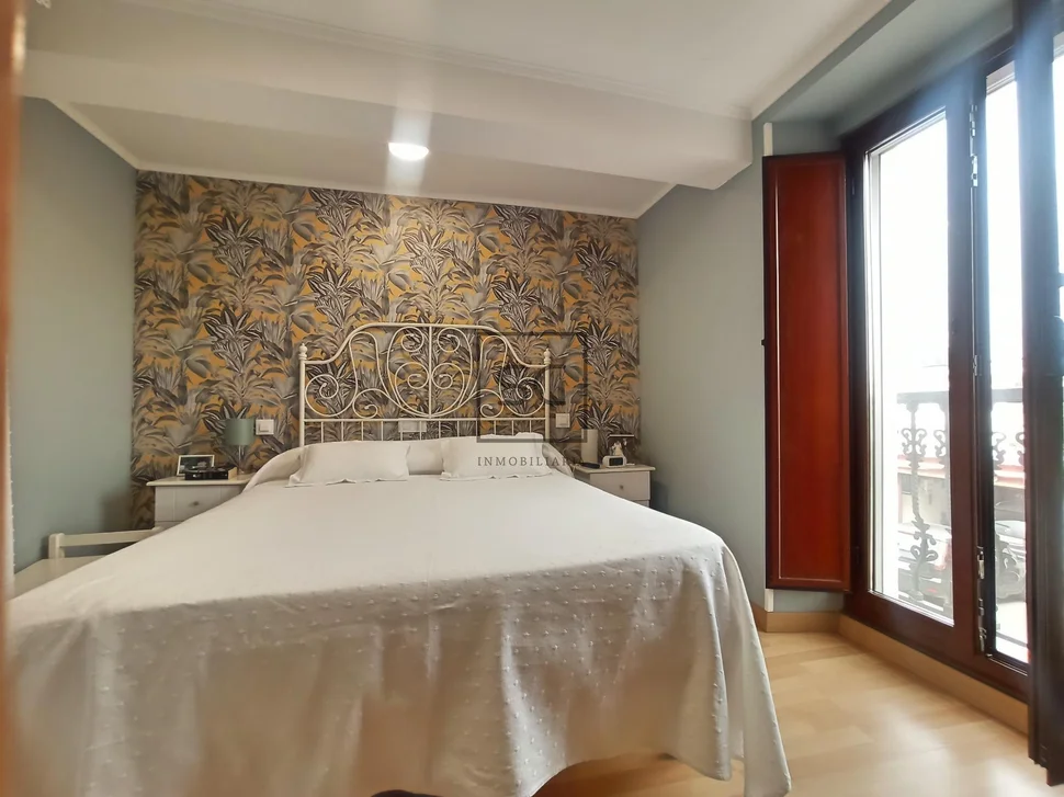 Adosado en serantes, ferrol