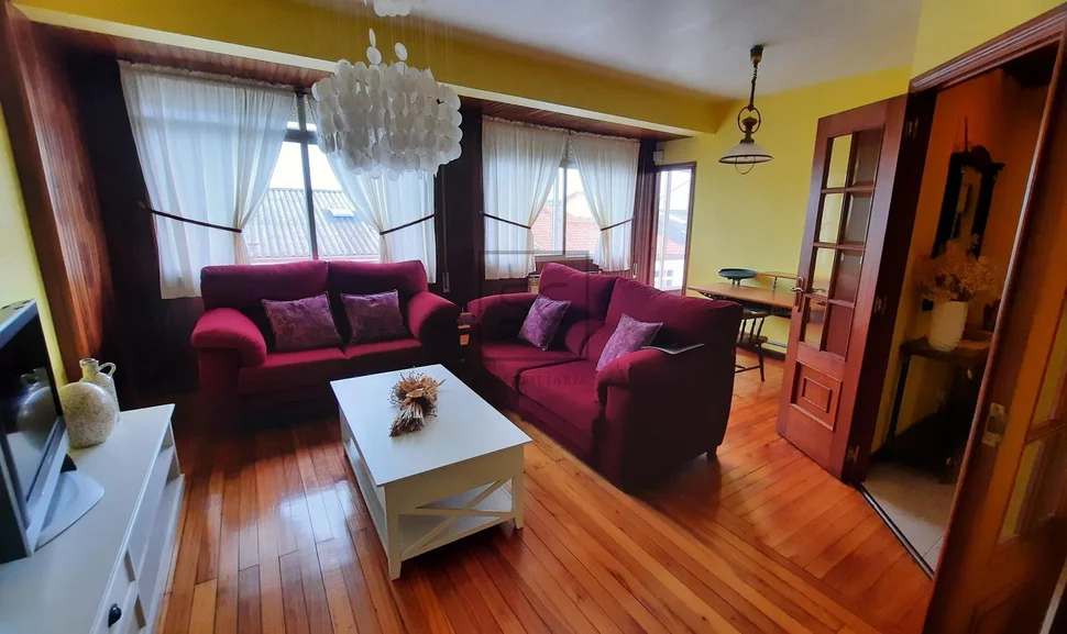 Amplio piso zona ayuntamiento narón