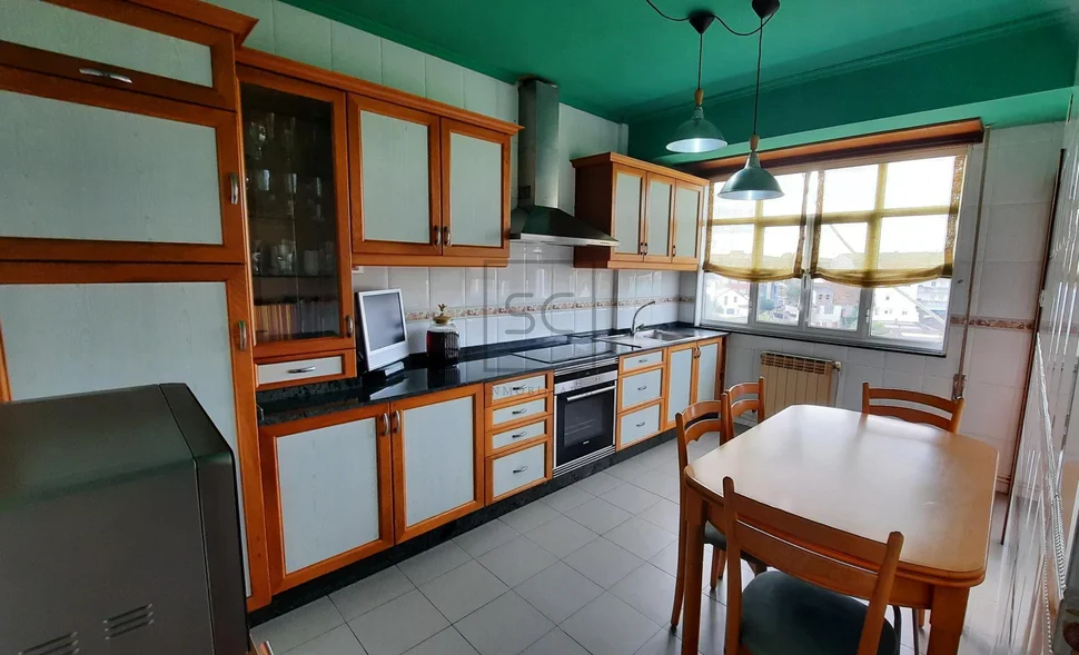 Amplio piso zona ayuntamiento narón