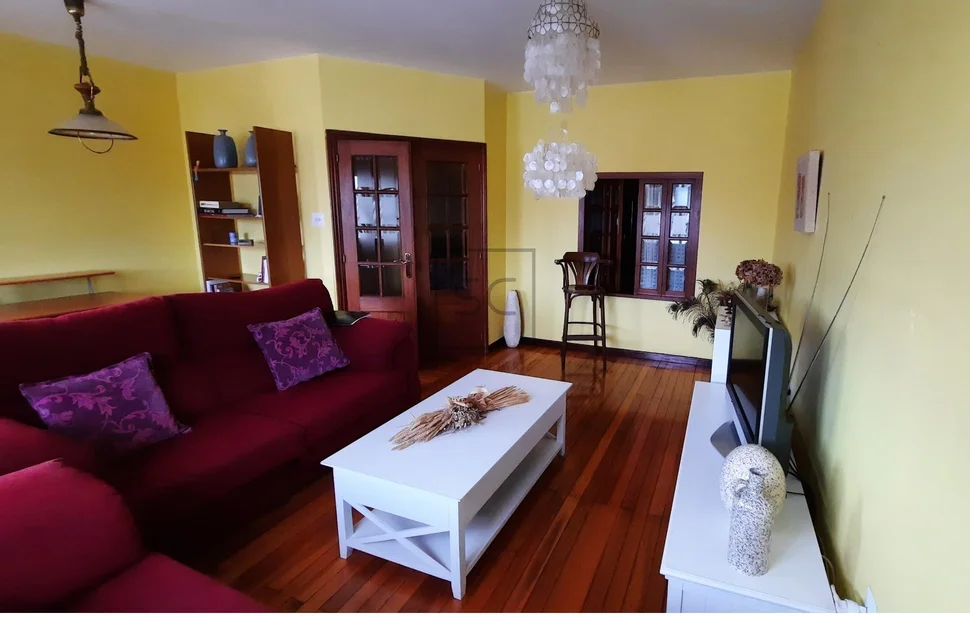 Amplio piso zona ayuntamiento narón