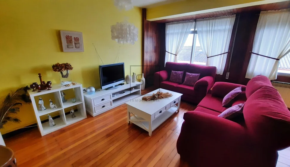 Amplio piso zona ayuntamiento narón