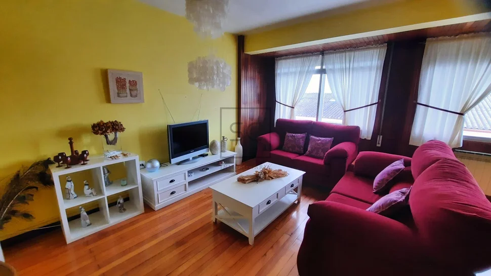 Amplio piso zona ayuntamiento narón