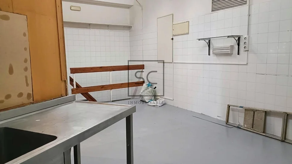 Local comercial con sótano en porta nova, ferrol