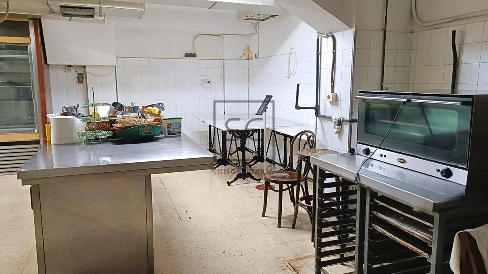 Local comercial con sótano en porta nova, ferrol