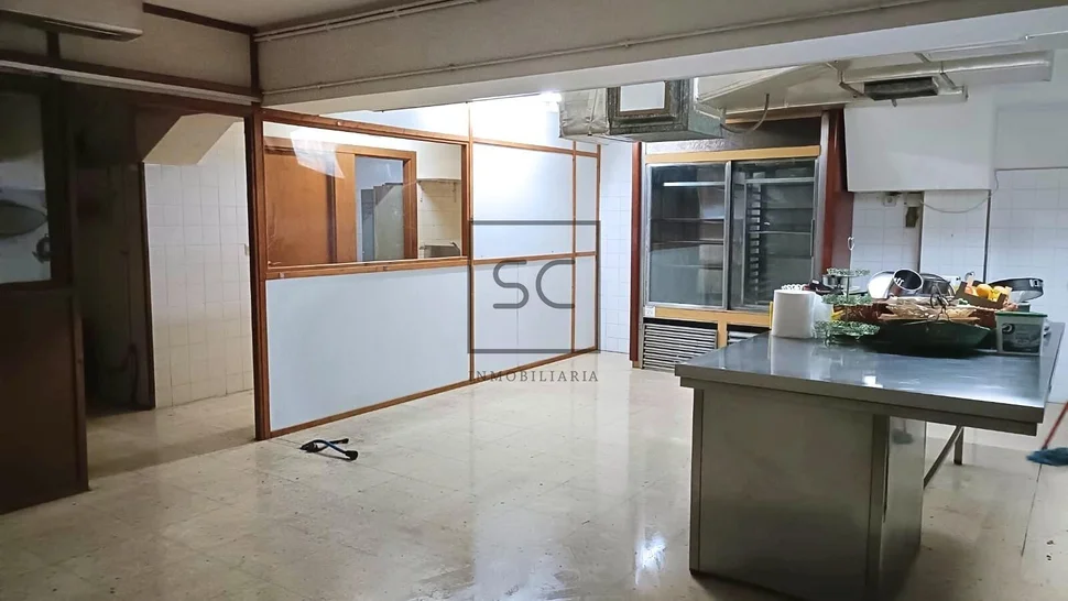 Local comercial con sótano en porta nova, ferrol