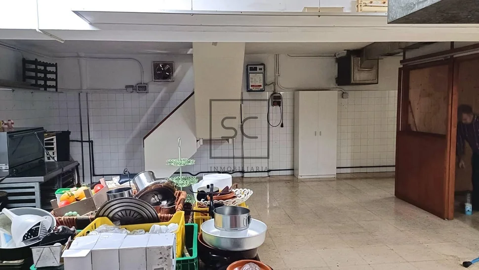 Local comercial con sótano en porta nova, ferrol