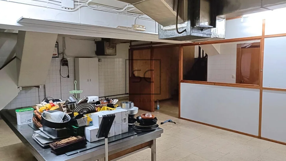 Local comercial con sótano en porta nova, ferrol