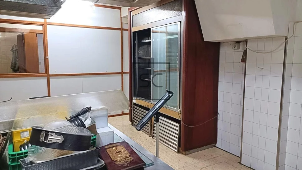 Local comercial con sótano en porta nova, ferrol