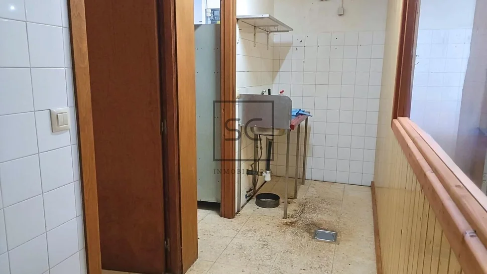 Local comercial con sótano en porta nova, ferrol