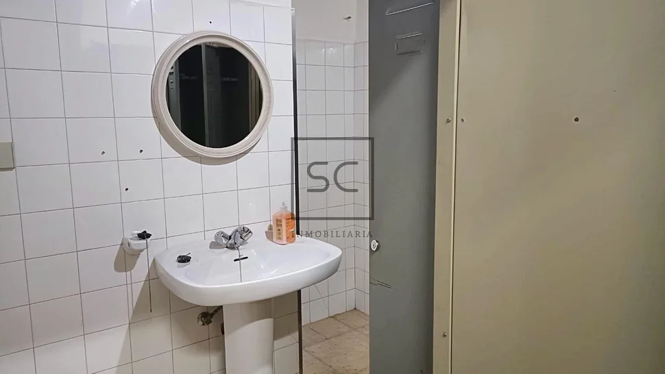 Local comercial con sótano en porta nova, ferrol