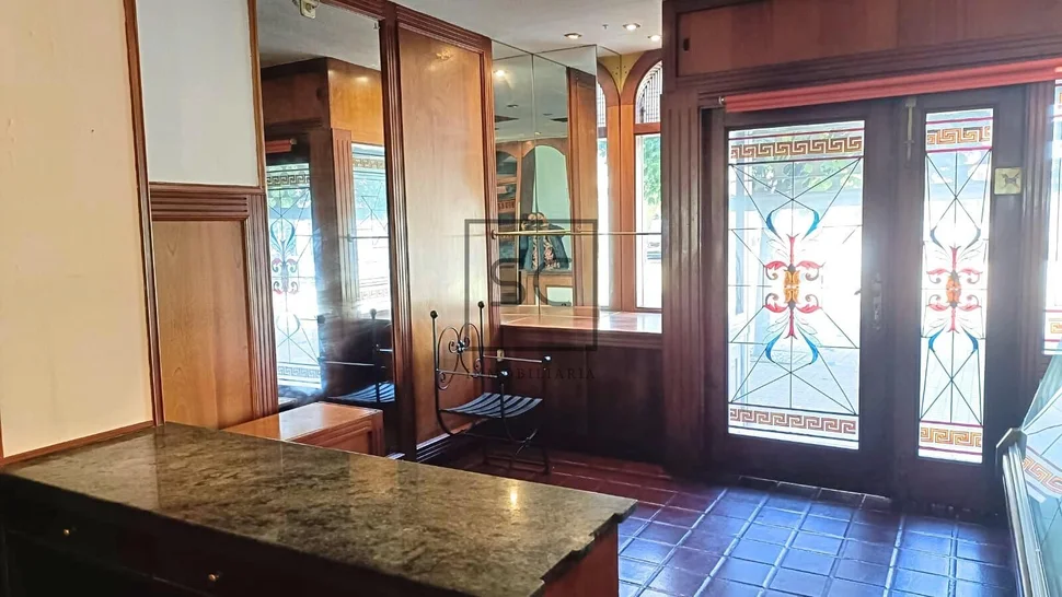 Local comercial con sótano en porta nova, ferrol