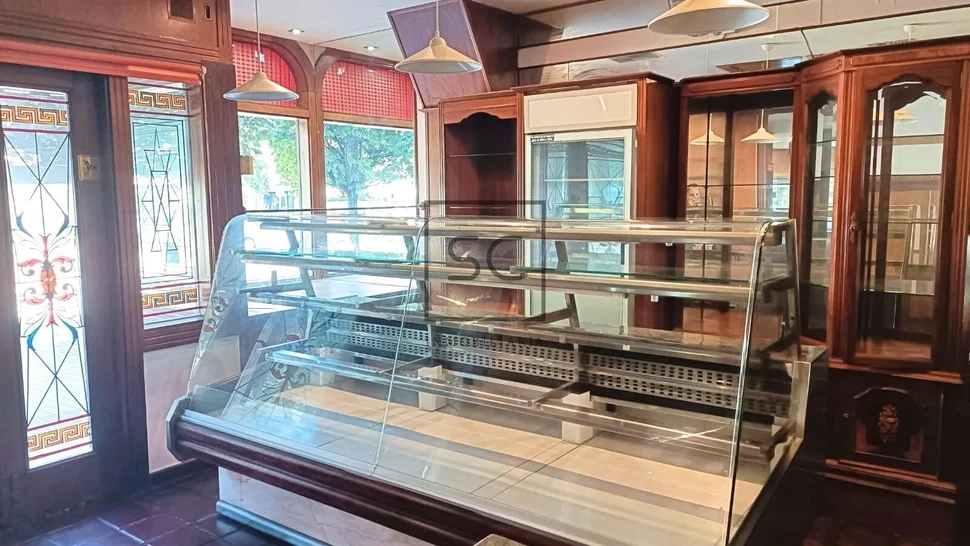 Local comercial con sótano en porta nova, ferrol