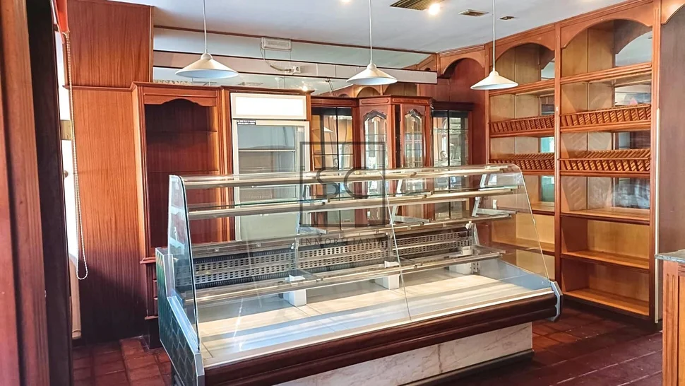 Local comercial con sótano en porta nova, ferrol