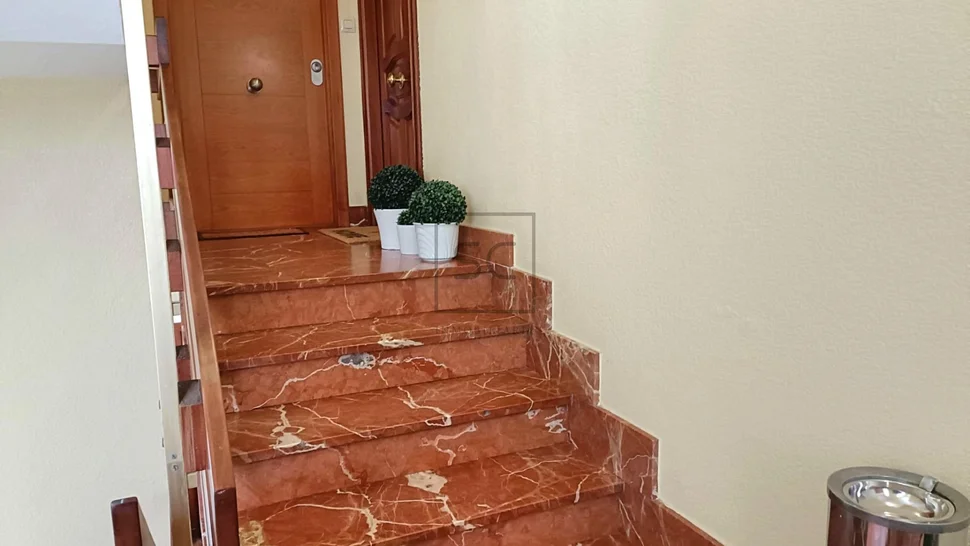 Luminoso ático con tres habitaciones en el centro de ferrol