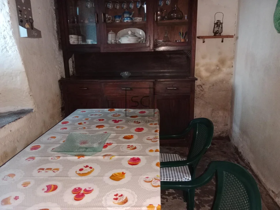 Casa de piedra con hórreo y finca en ferreira-san sadurniño