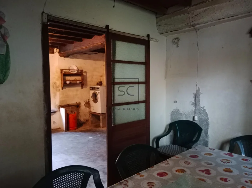 Casa de piedra con hórreo y finca en ferreira-san sadurniño