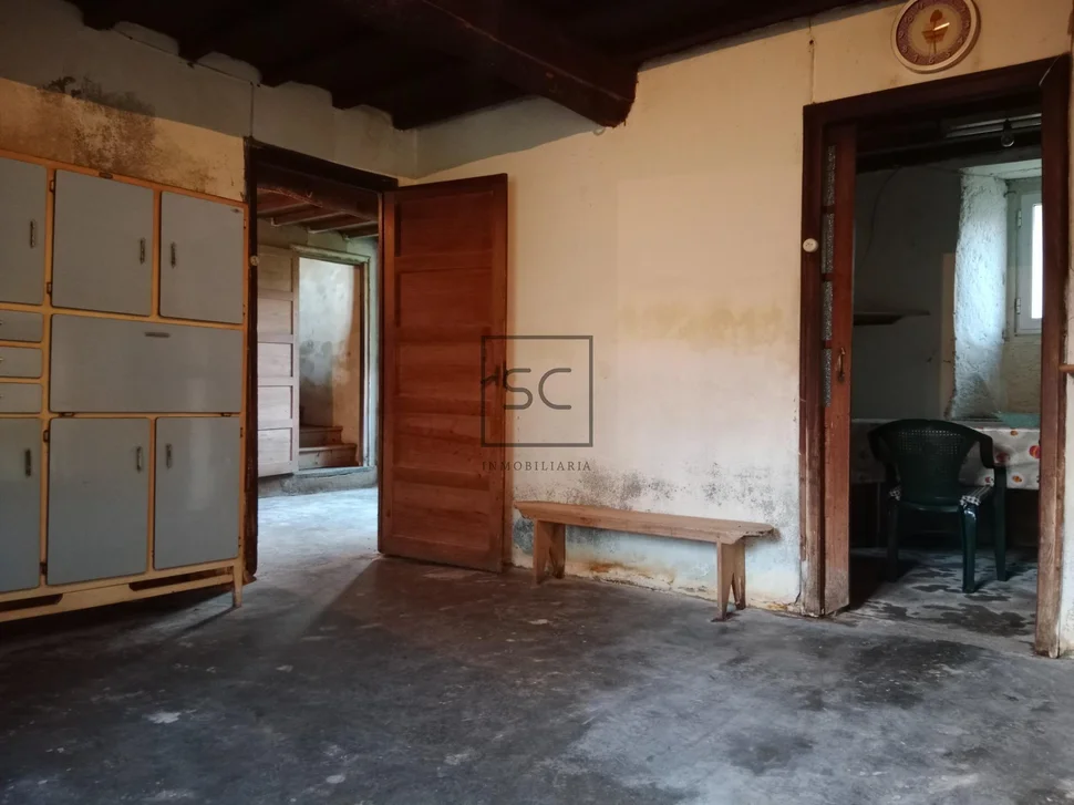 Casa de piedra con hórreo y finca en ferreira-san sadurniño