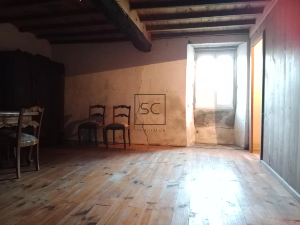 Casa de piedra con hórreo y finca en ferreira-san sadurniño