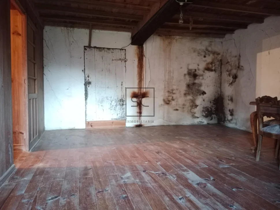 Casa de piedra con hórreo y finca en ferreira-san sadurniño