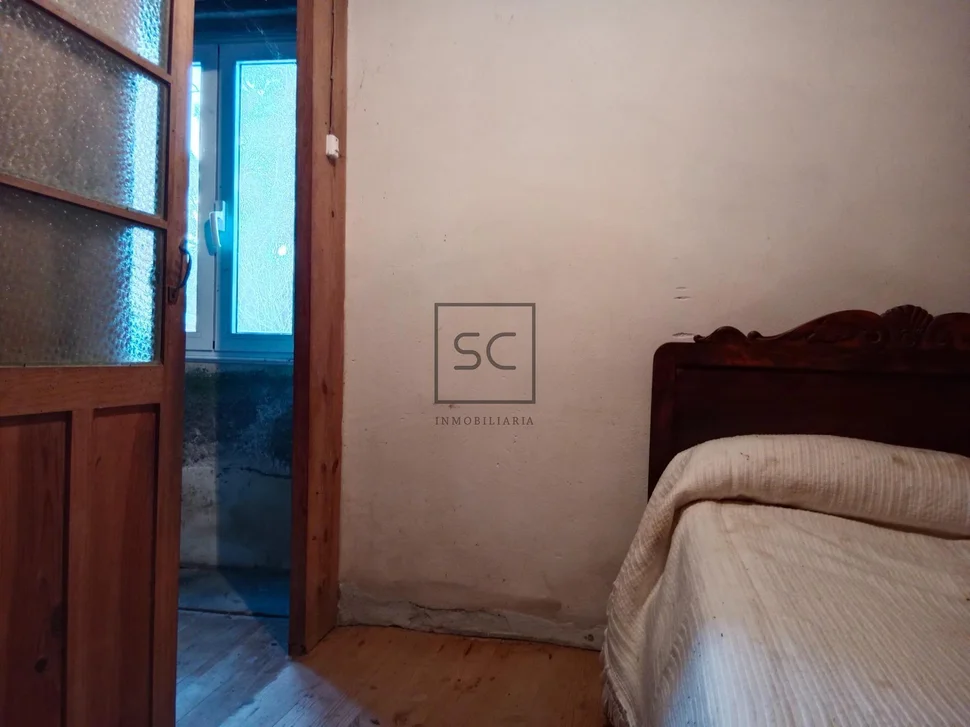 Casa de piedra con hórreo y finca en ferreira-san sadurniño