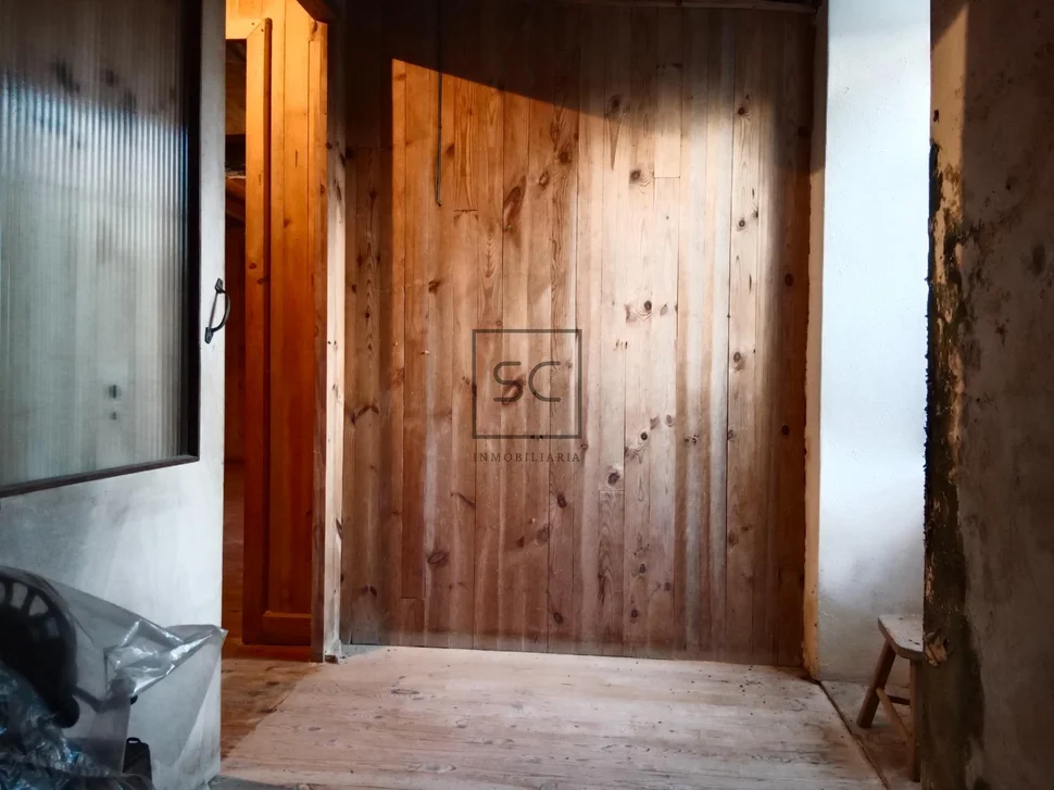 Casa de piedra con hórreo y finca en ferreira-san sadurniño