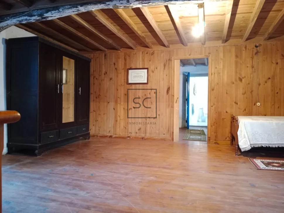 Casa de piedra con hórreo y finca en ferreira-san sadurniño