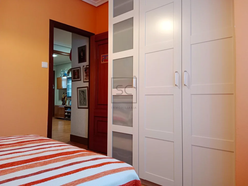 Vivienda con local comercial en baio-zas