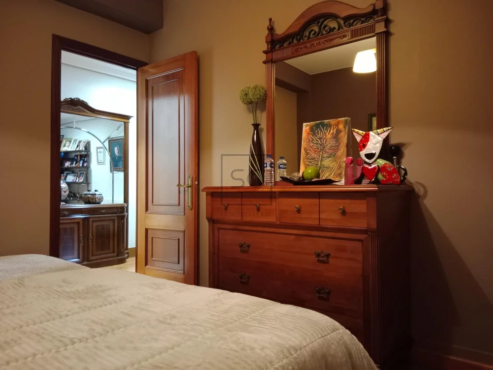 Vivienda con local comercial en baio-zas