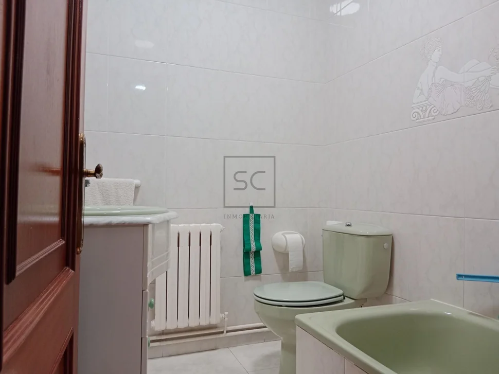 Vivienda con local comercial en baio-zas