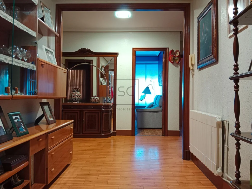 Vivienda con local comercial en baio-zas