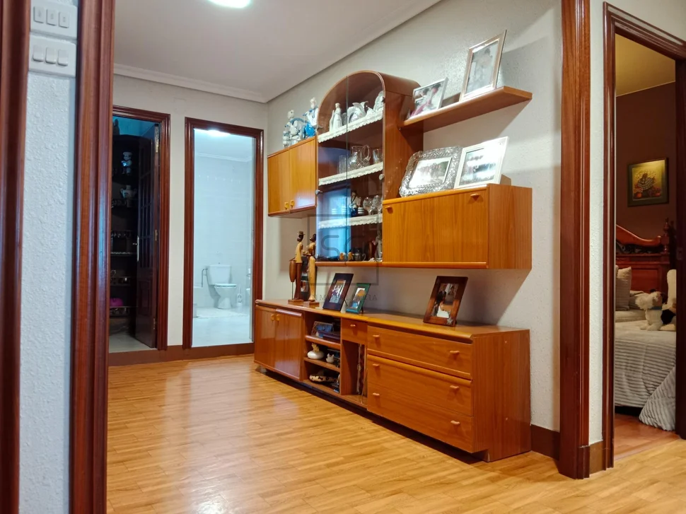 Vivienda con local comercial en baio-zas