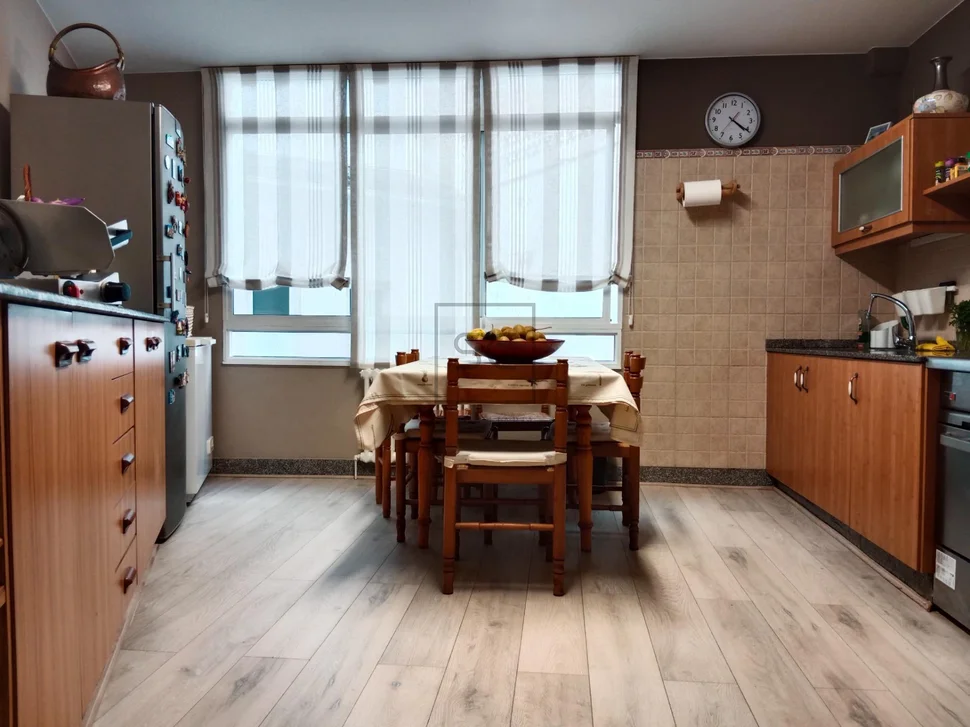 Vivienda con local comercial en baio-zas