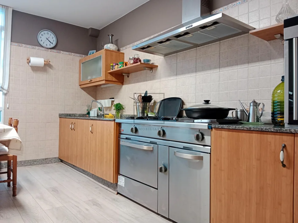 Vivienda con local comercial en baio-zas