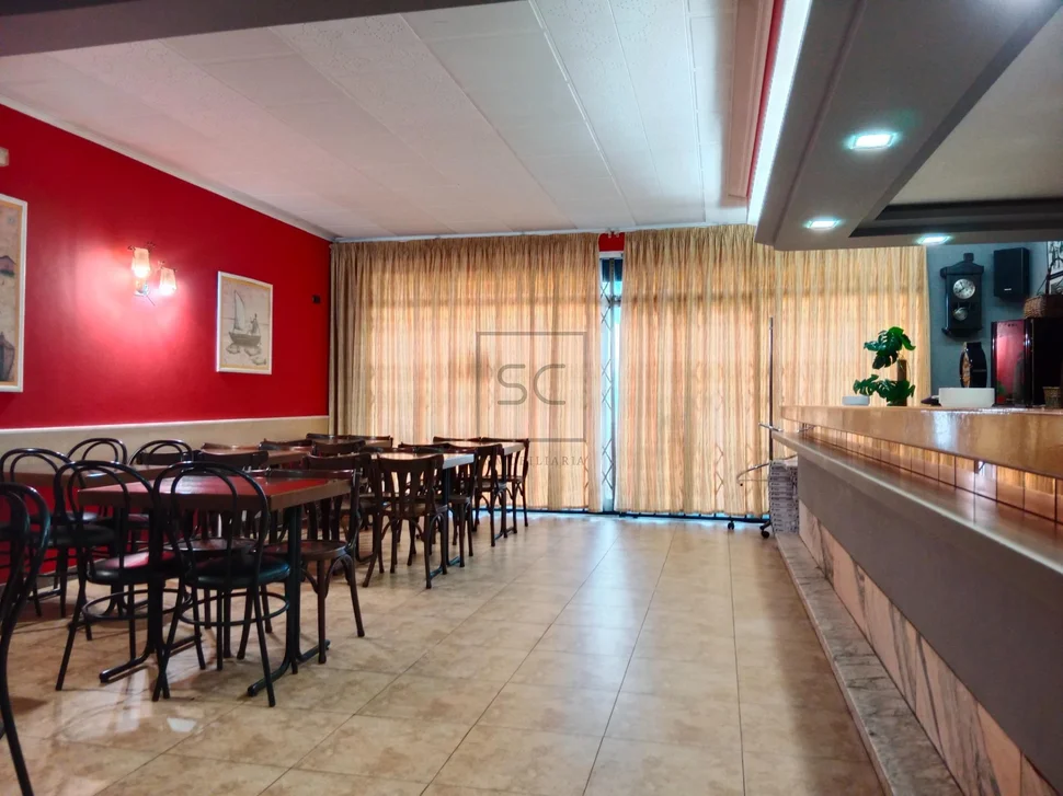 Vivienda con local comercial en baio-zas