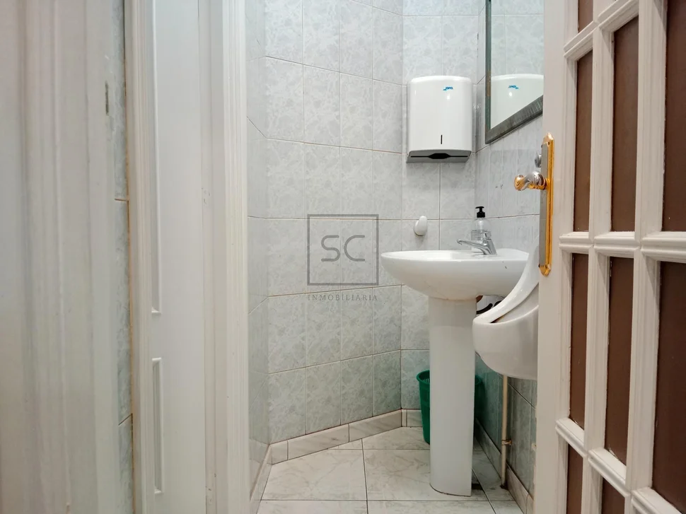 Vivienda con local comercial en baio-zas