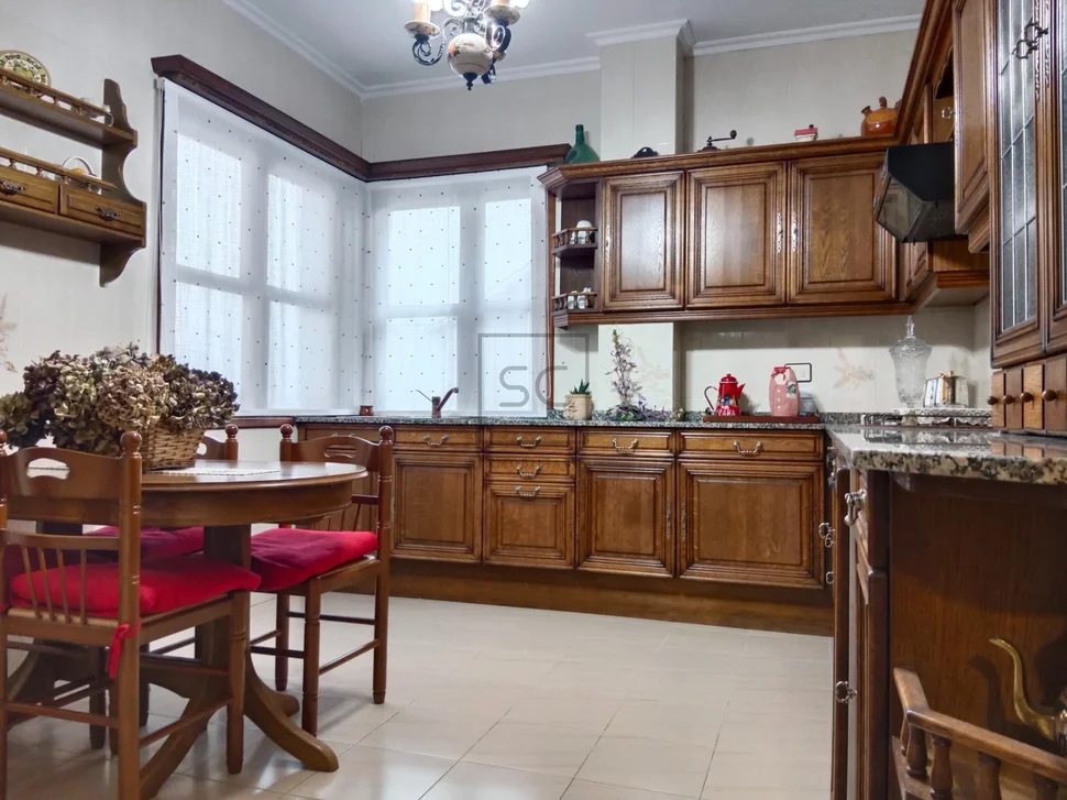 Vivienda con local comercial en baio-zas