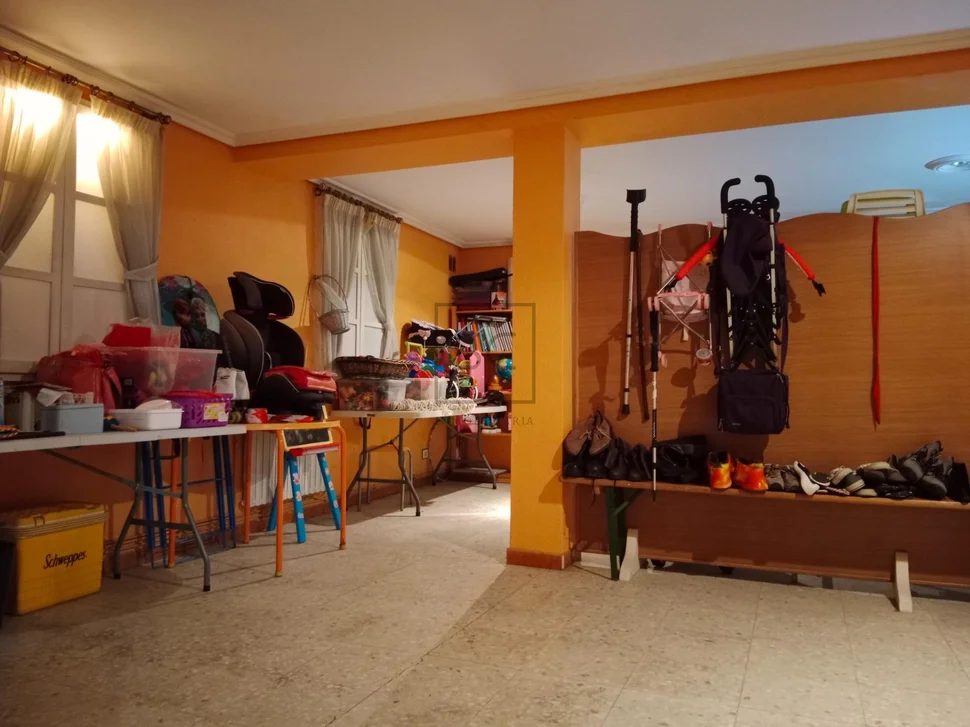 Vivienda con local comercial en baio-zas