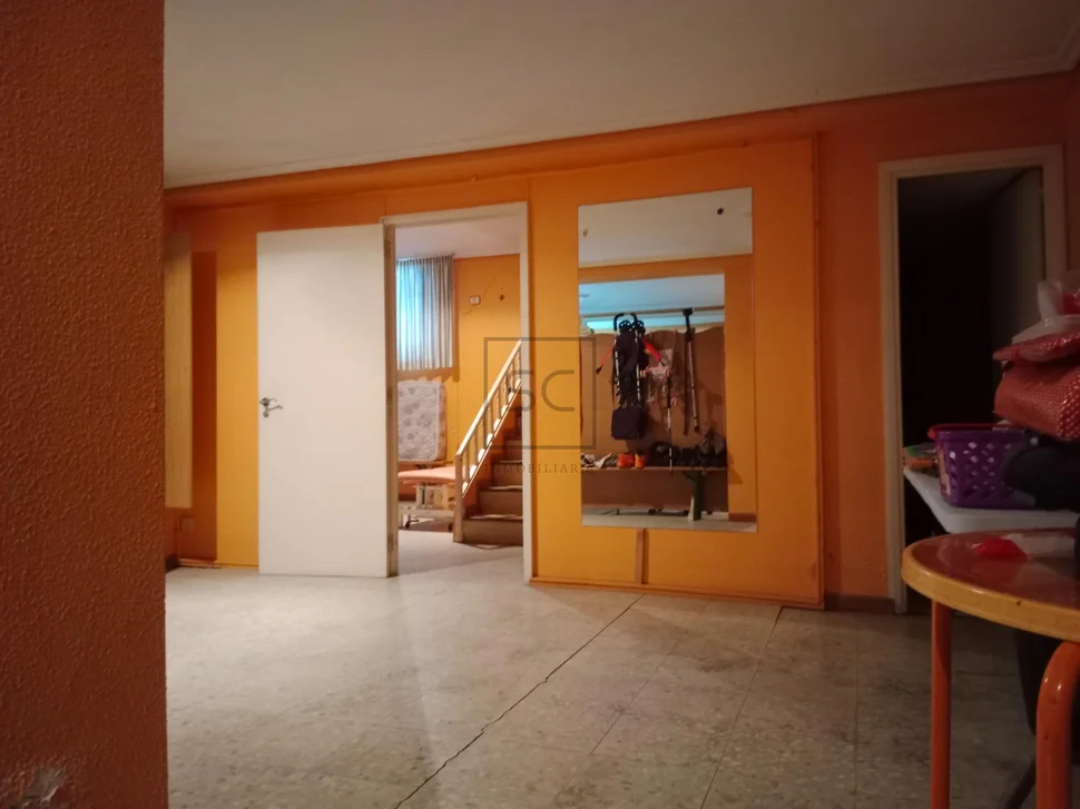 Vivienda con local comercial en baio-zas