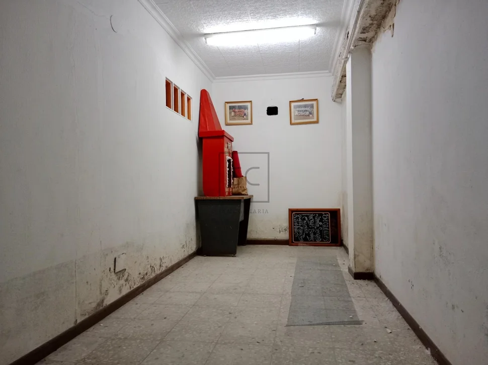 Vivienda con local comercial en baio-zas