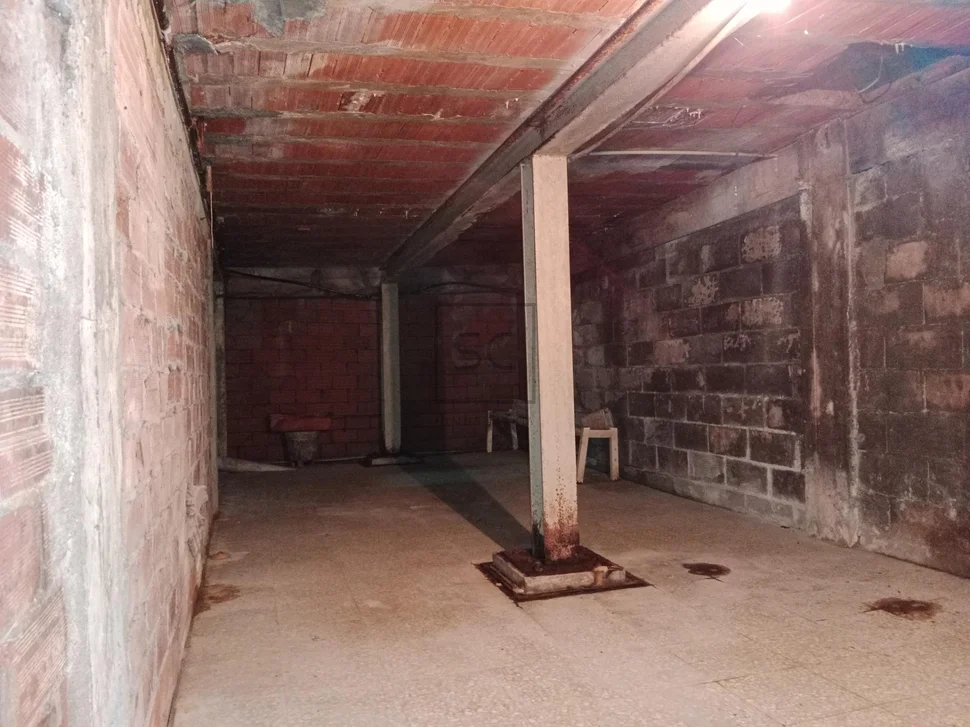 Vivienda con local comercial en baio-zas