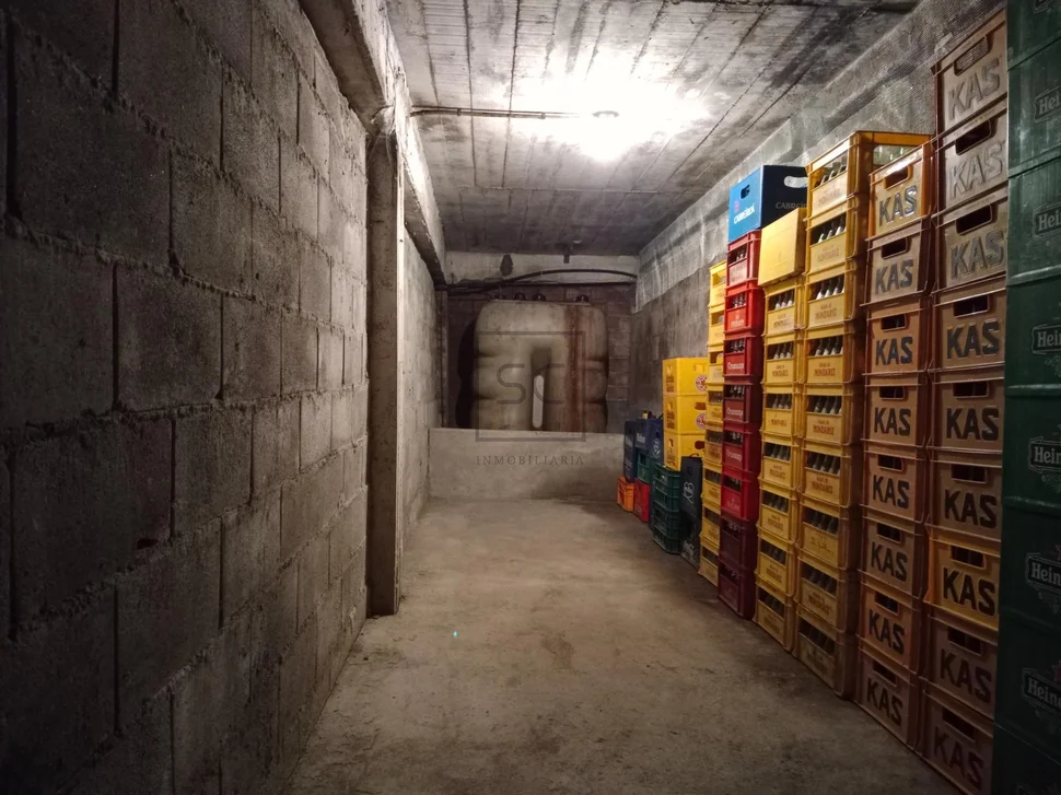 Vivienda con local comercial en baio-zas